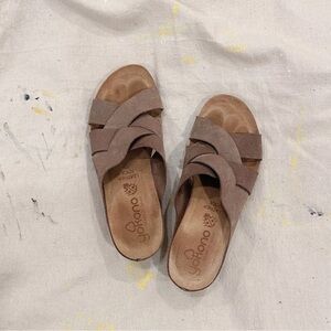 BARELY WORN!! I just don’t have anything to match them.